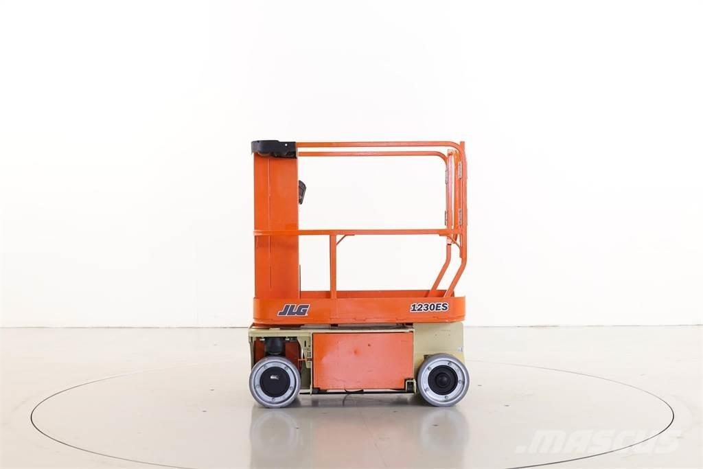 JLG 1230ES Ανυψωτήρες με κατακόρυφους πυλώνες
