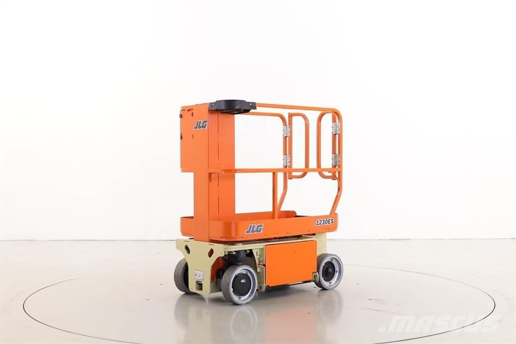 JLG 1230ES Ανυψωτήρες με κατακόρυφους πυλώνες
