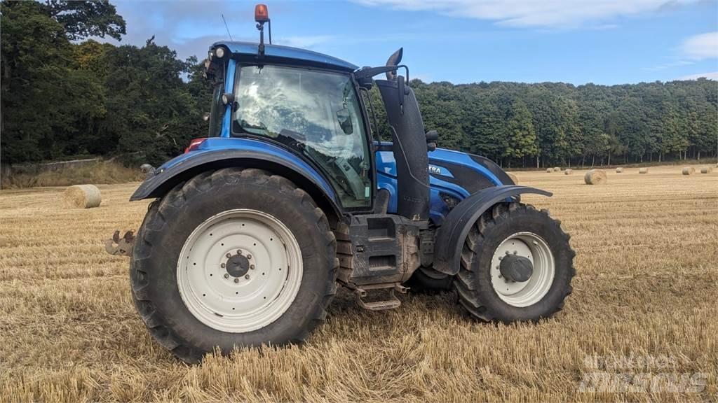 Valtra T214V Τρακτέρ