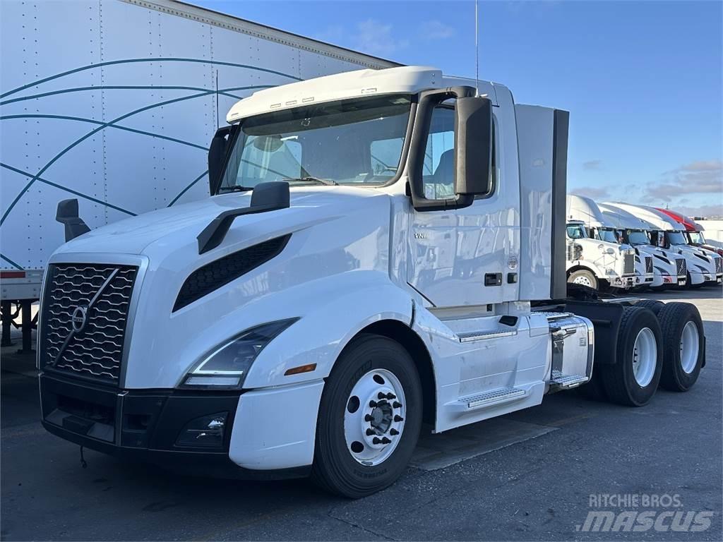 Volvo VNL300 Τράκτορες