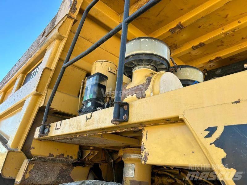 CAT 771D Άκαμπτα Dumper με ανατρεπόμενο κάδο