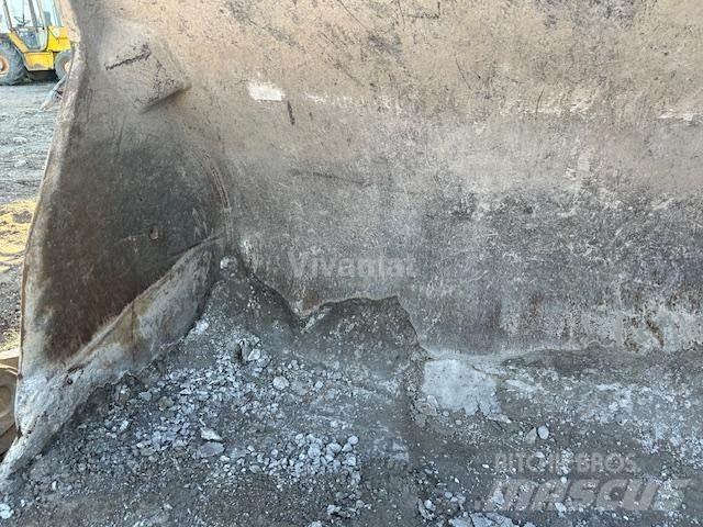 CAT 973D Κουβάδες