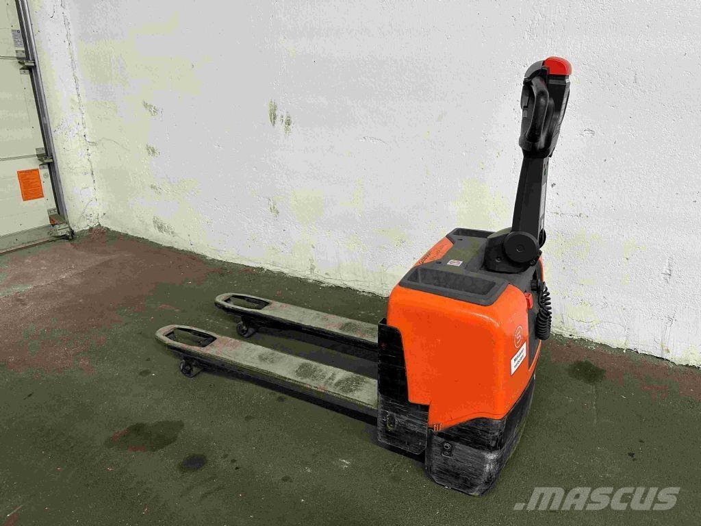 Toyota LWE 130 Χειροκίνητο περονοφόρο ανυψωτικό