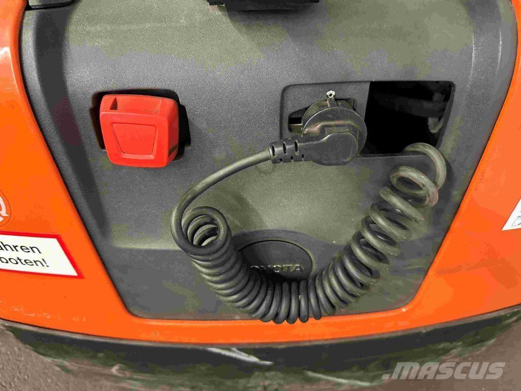 Toyota LWE 130 Χειροκίνητο περονοφόρο ανυψωτικό