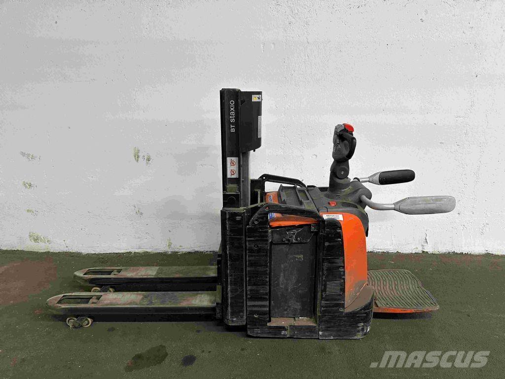 Toyota SPE 200 D Παλετοφόρα πεζού χειριστή με ιστό