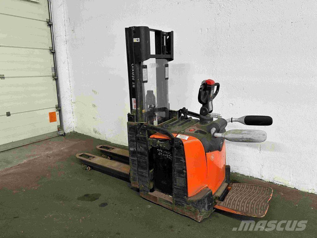 Toyota SPE 200 D Παλετοφόρα πεζού χειριστή με ιστό