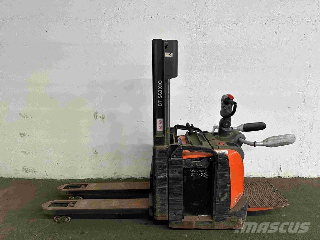 Toyota SPE 200 D Παλετοφόρα πεζού χειριστή με ιστό