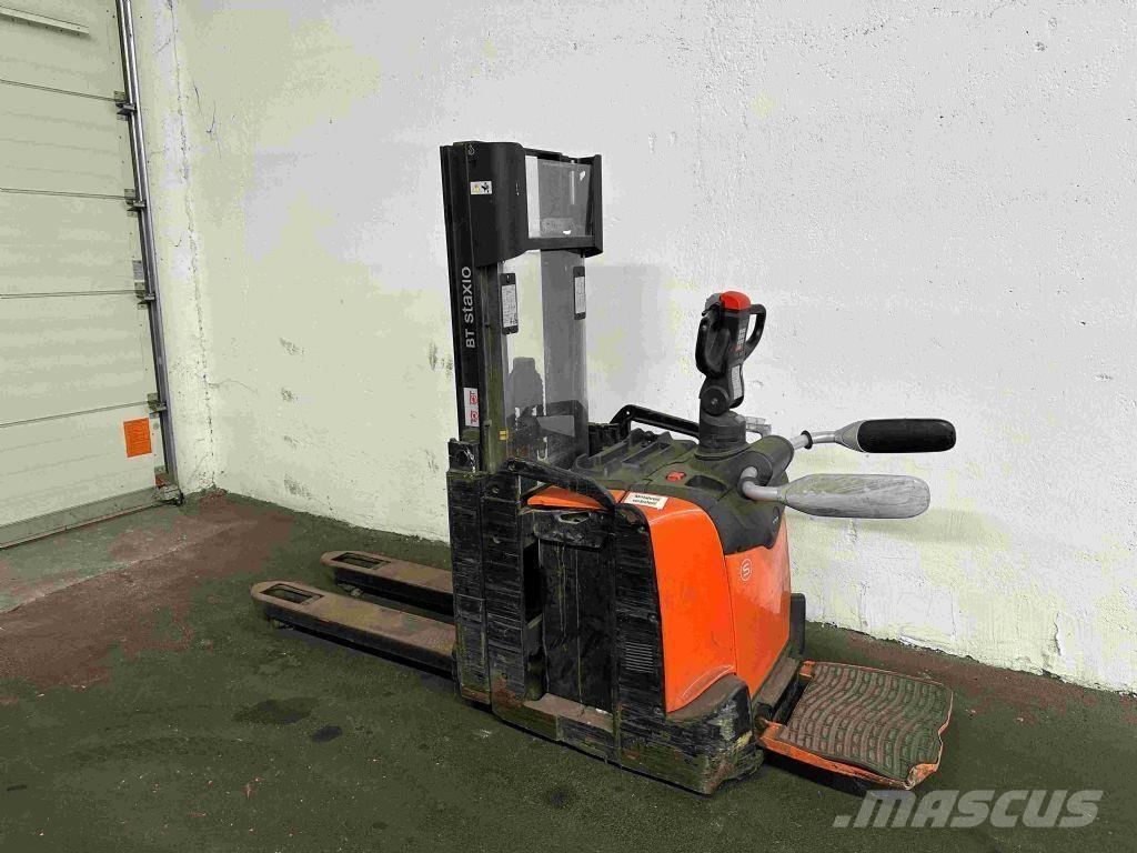 Toyota SPE 200 D Παλετοφόρα πεζού χειριστή με ιστό