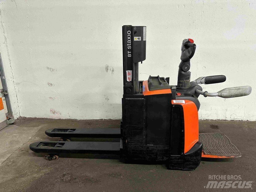 Toyota SPE 200 DN Παλετοφόρα πεζού χειριστή με ιστό