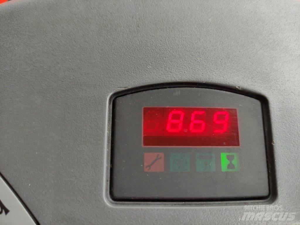 BT LPE240 Χειροκίνητο περονοφόρο ανυψωτικό