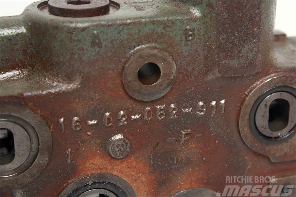 New Holland 8970A Hydraulic lift valve Υδραυλικά