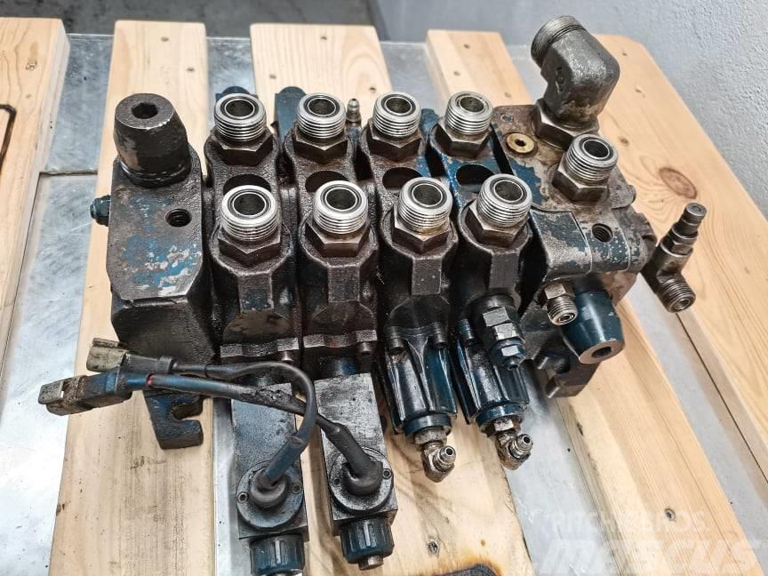 New Holland LM 5060 {hydraulic valves Rexroth ASX01} Υδραυλικά