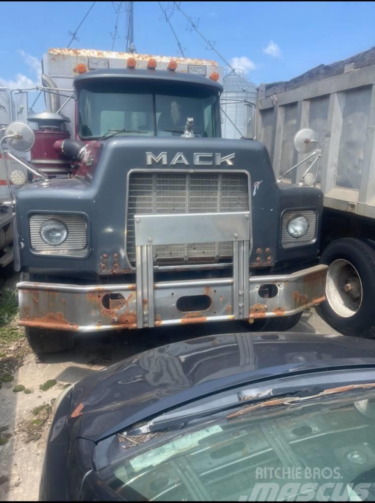 Mack Truck Φορτηγά Ανατροπή