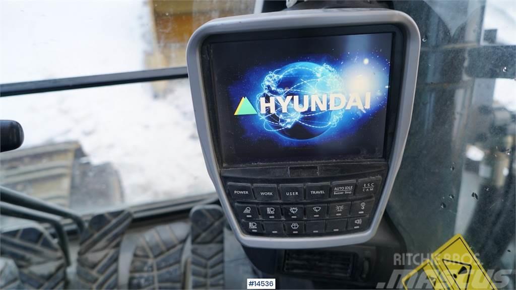 Hyundai HX520L digger w/ bucket. Εκσκαφείς με ερπύστριες