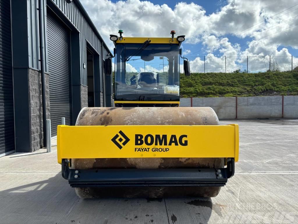 Bomag BW 213 D Twin drum rollers