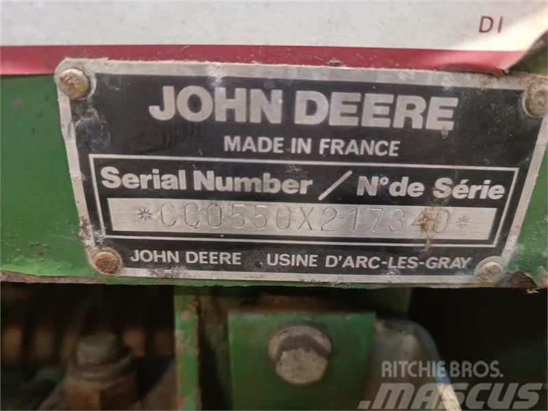 John Deere 550 Rundballepresser med garnbinder Πρέσες κυλινδρικών δεμάτων