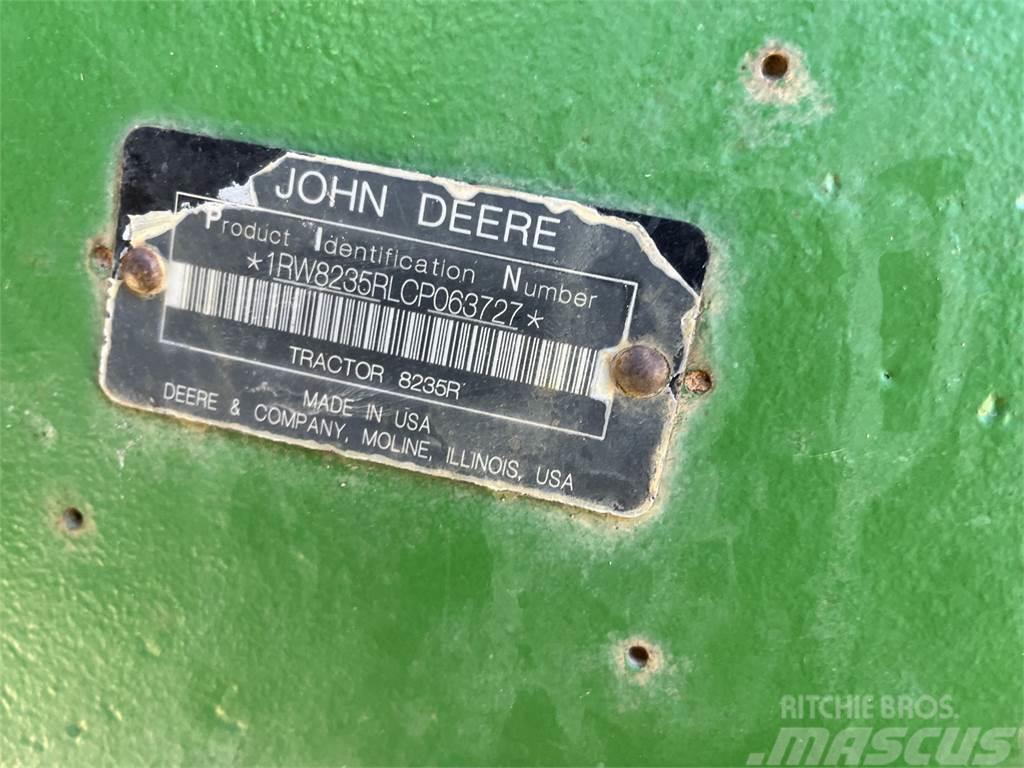 John Deere 8235R Τρακτέρ