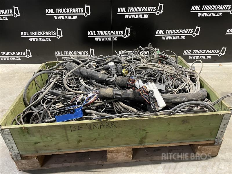 Scania  COMPLTE CABELS / WIRING NGR S580 6X4 Ηλεκτρονικά