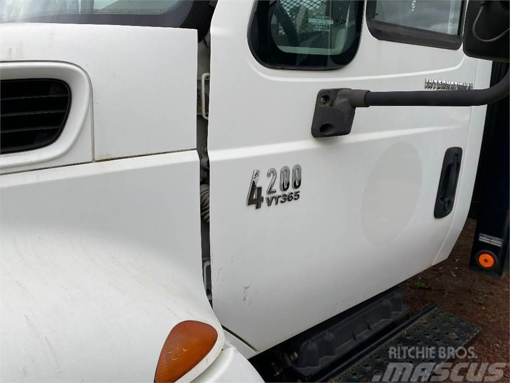 International Durastar 4200 Φορτηγά Kαρότσα με ανοιγόμενα πλαϊνά