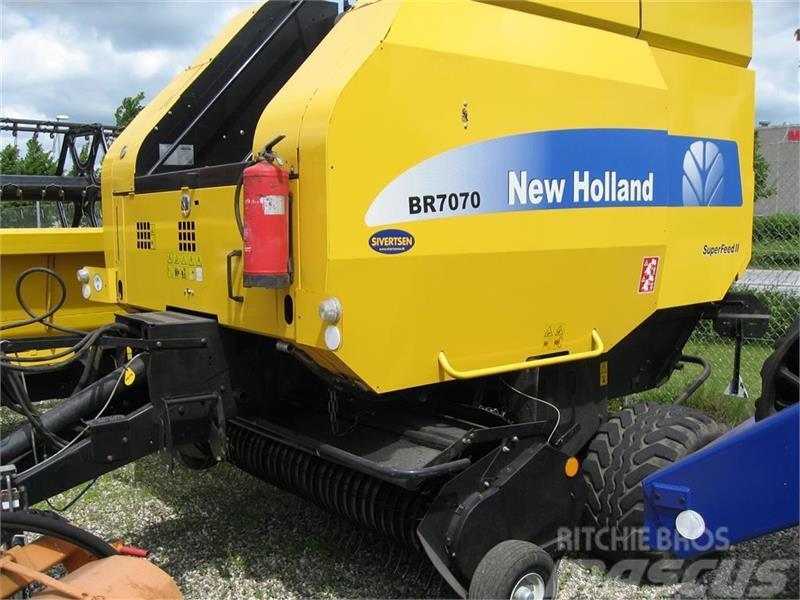 New Holland BR7070 med SUPER FEED Πρέσες κυλινδρικών δεμάτων