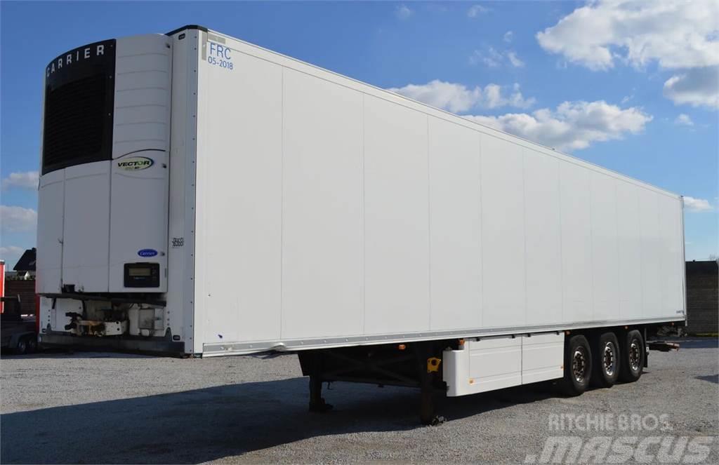 Schmitz Cargobull SKO 24REFRIGERATOR + LIFT ROLLER SHUTTER CARRIER V Temperature controlled semi-trailers