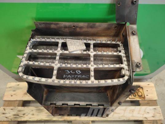 JCB Fastrac 4220 stairs Καμπίνες και εσωτερικό