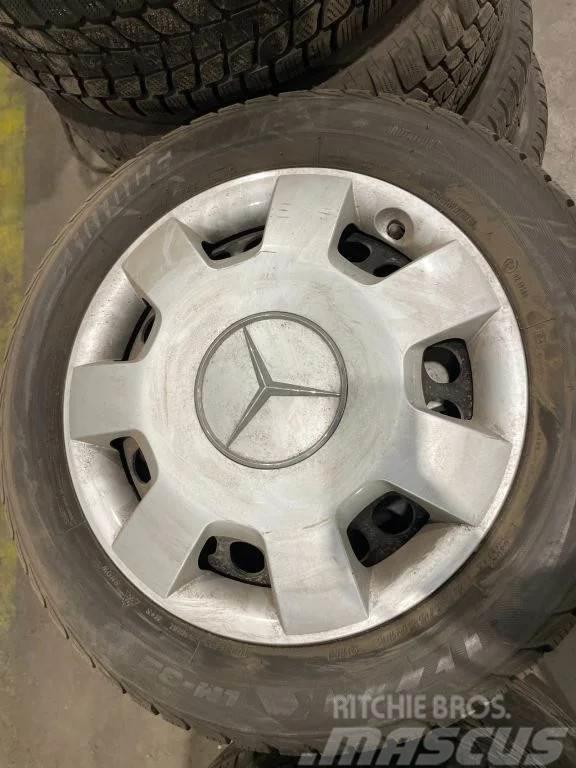 Bridgestone *Mercedes deksels met banden*205/55R16 Ελαστικά και ζάντες