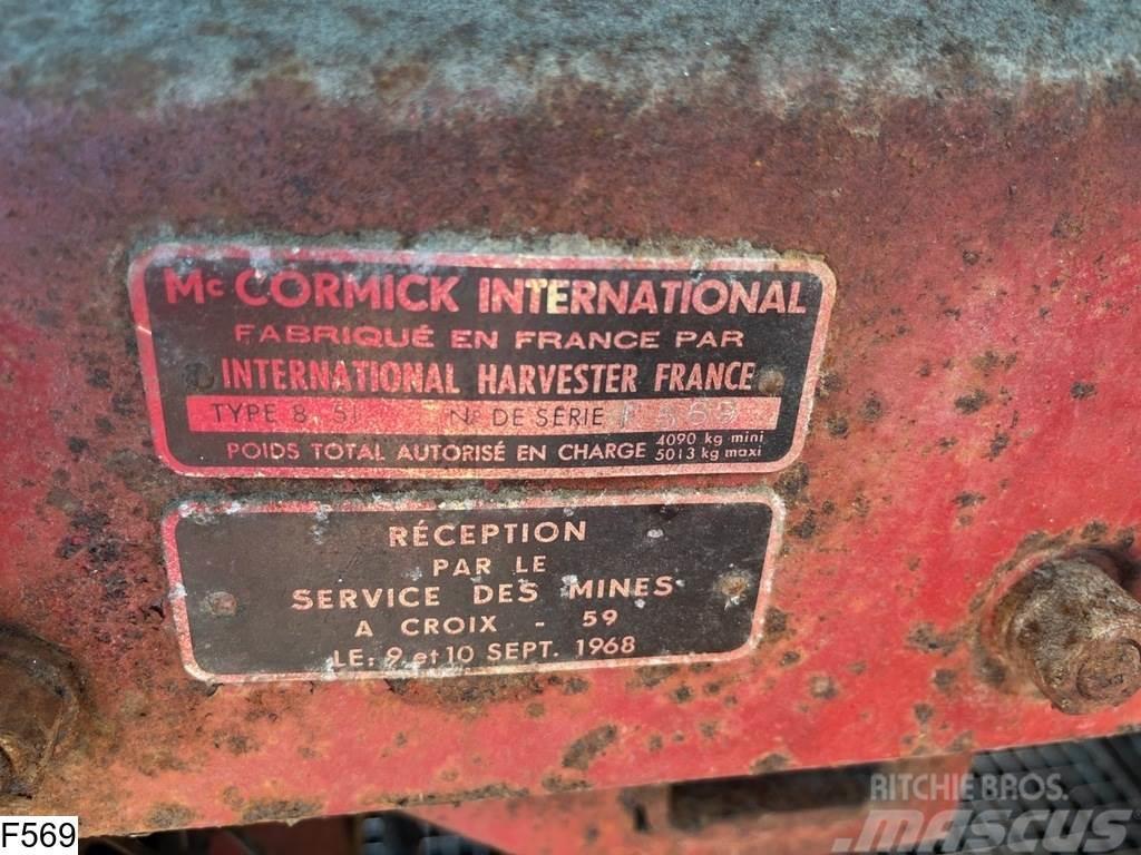 International 851 Mc Cormick International 851 Θεριζοαλωνιστικές μηχανές
