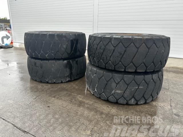 Liebherr solid wheels filled with elastomer Ελαστικά και ζάντες