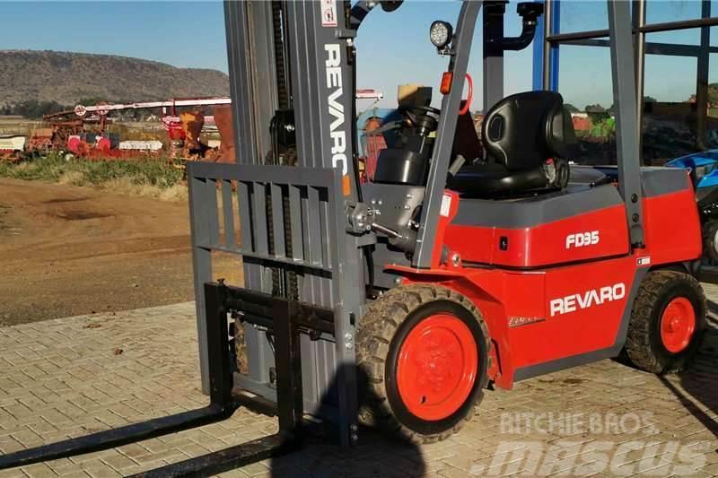  Other Revaro FD35 Standard 2.5 Ton Diesel Forklift Τρακτέρ