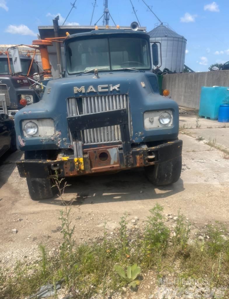 MAC Truck Φορτηγά Ανατροπή