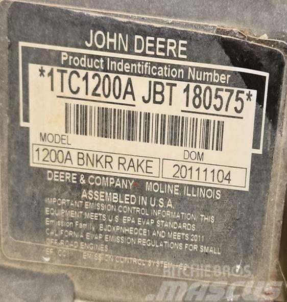 John Deere 1200 A Τσουγκράνες