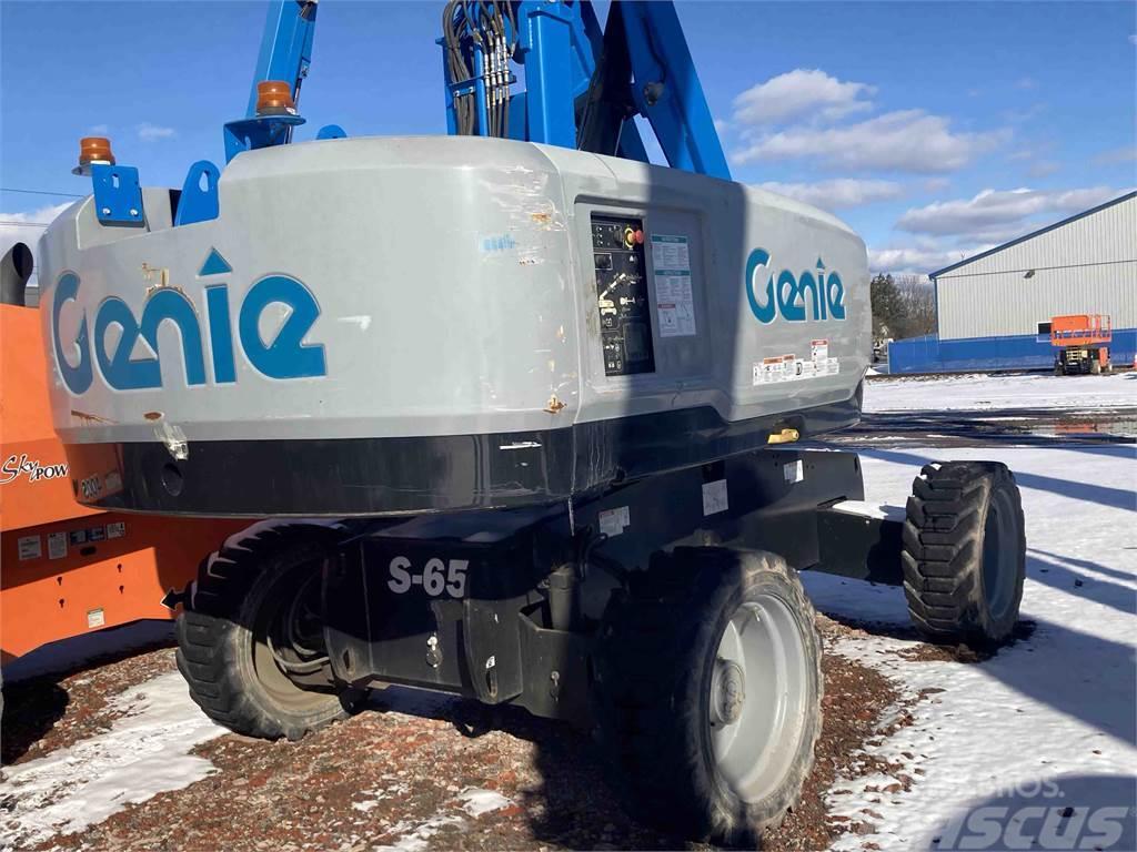 Genie S-65 Compact self-propelled boom lifts