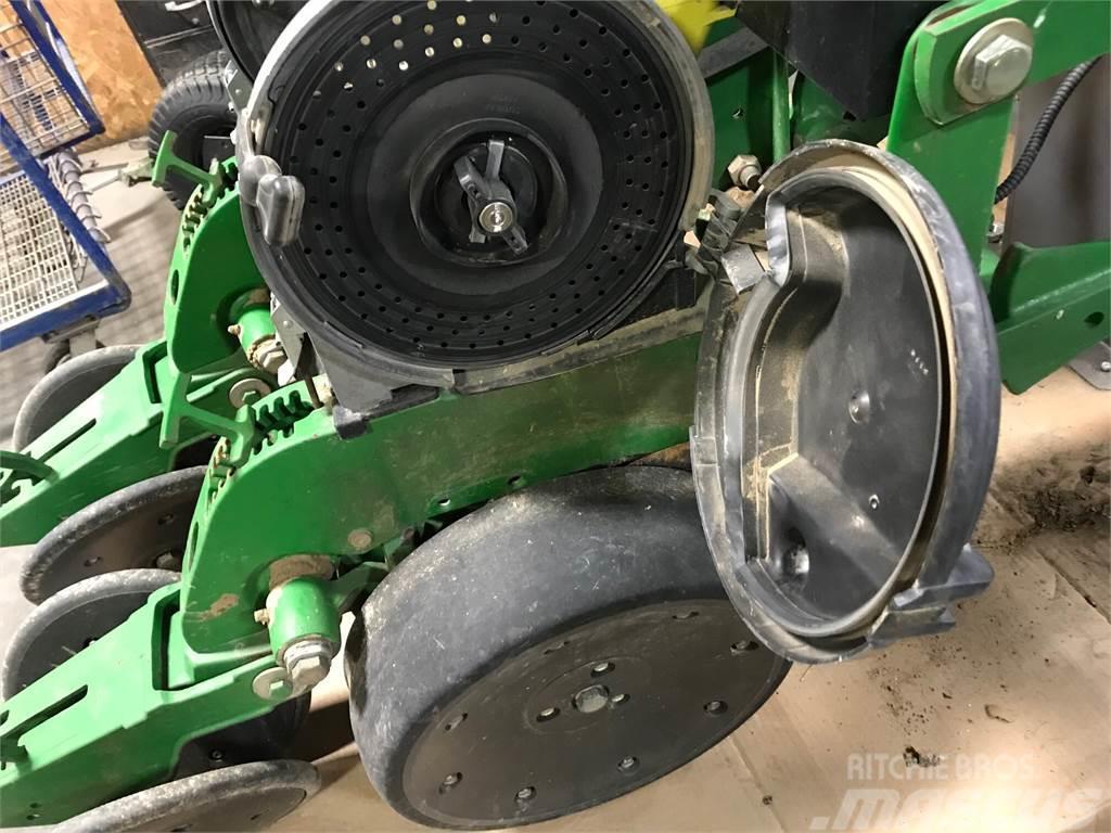 John Deere XP row unit w/ closing wheels & meters Άλλες μηχανές σποράς και εξαρτήματα
