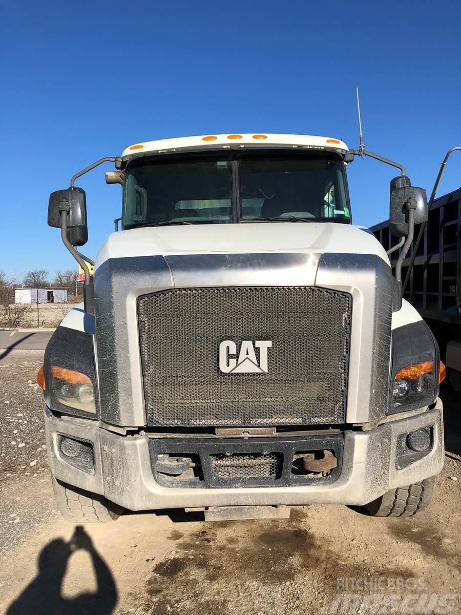 CAT CT660 Φορτηγά Ανατροπή