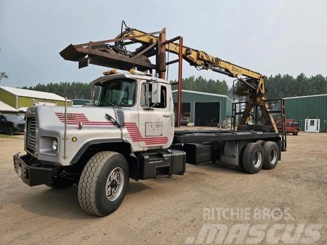 Mack DM690S Φορτηγά ξυλείας