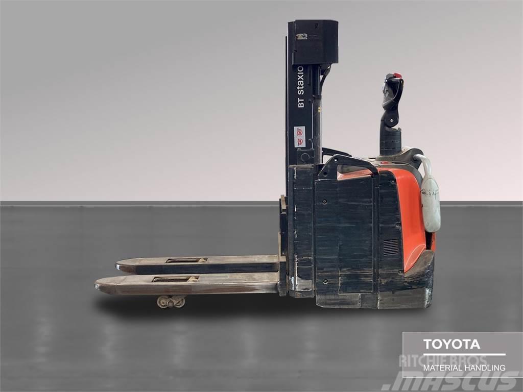 Toyota SPE140L Παλετοφόρα πεζού χειριστή με ιστό