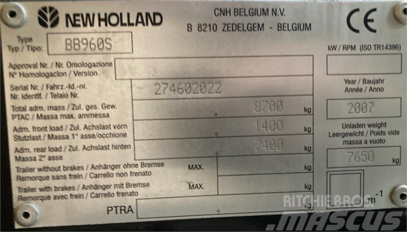 New Holland BB 960A M. Parkland ballevogn Πρέσες τετράγωνων δεμάτων